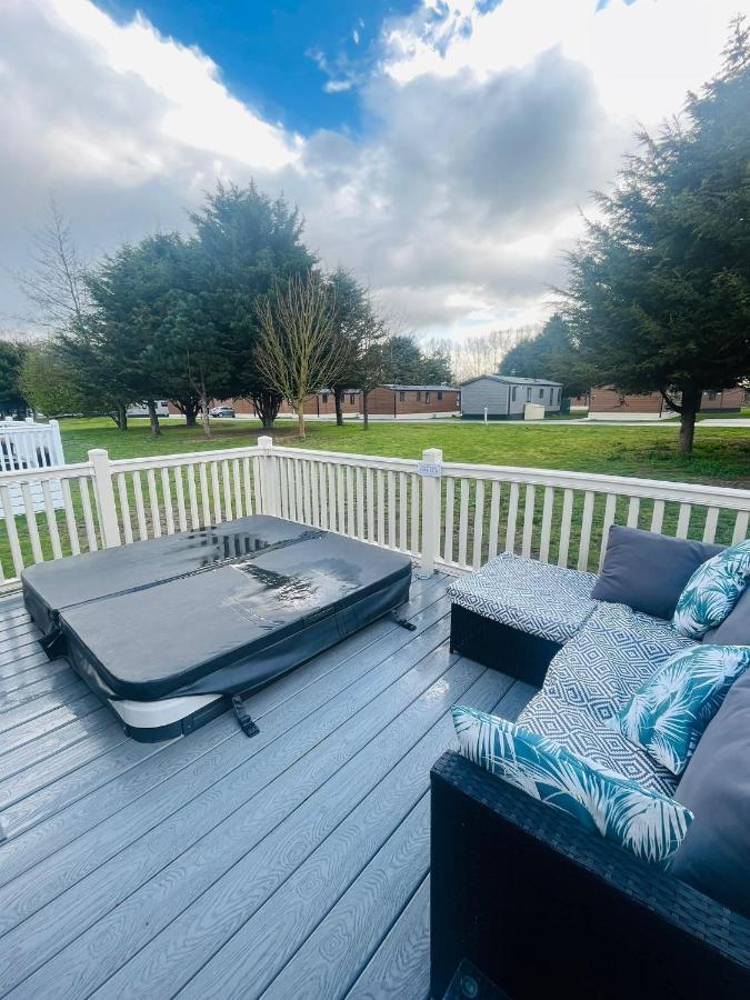 Buttermere Lodge With Hot Tub Barmby on the Moor Exterior foto